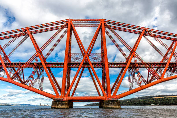 forth road bridge edimburgo - architecture blue bridge iron fotografías e imágenes de stock