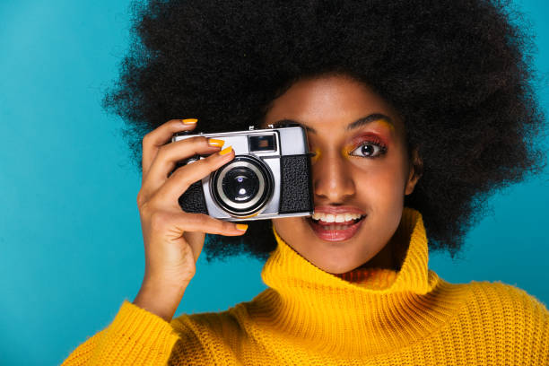 hermosa mujer afro - ethnic editorial make up colors fotografías e imágenes de stock