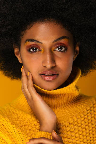 istock Beautiful afro woman 1183573040