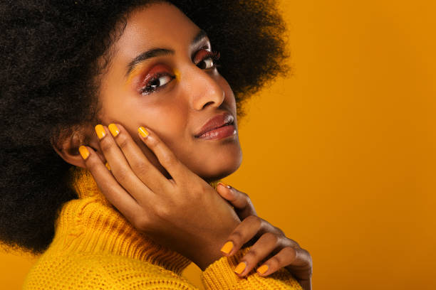 istock Beautiful afro woman 1183573144