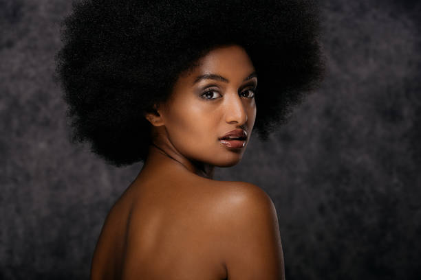 belle femme afro - ethnic editorial make up colors photos et images de collection