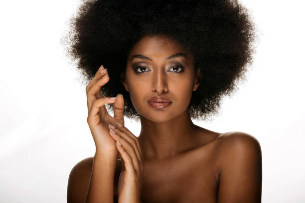 belle femme afro - ethnic editorial make up colors photos et images de collection