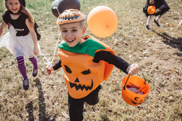 istock Trick or treat gang 1183576459