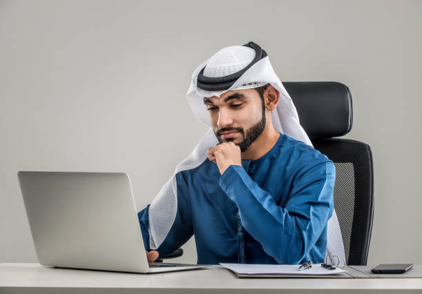 istock Arabian man with traditional dress 1183580331