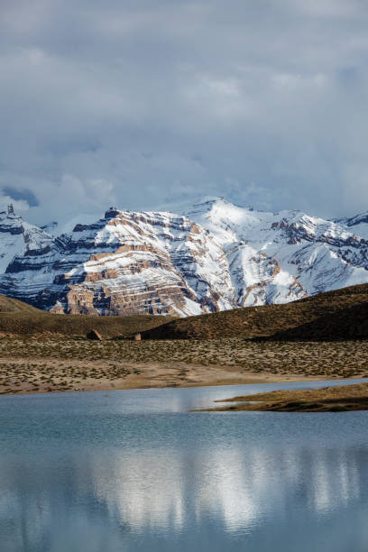 lago dhankar. spiti valley, himachal pradesh, india - dhankar monastery foto e immagini stock