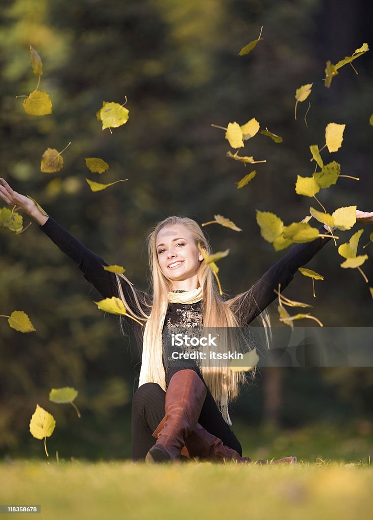 가을 낙엽 - 로열티 프리 20-24세 스톡 사진