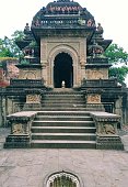 tempel-ich-bin-hof-von-ahilya-fort.jpg?b=1&s=170x170&k=20&c=Pu3uHWnPUo2ZKyCIiLb9fdHw44SCVFeoQd5XqfSk6V0=