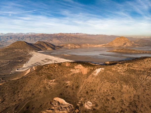 presa las tortolas en el centro de chile - tailings fotografías e imágenes de stock