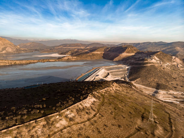 presa las tortolas en el centro de chile - tailings fotografías e imágenes de stock