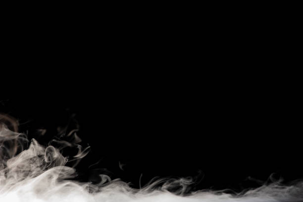 nebbia realistica di nuvole di fumo di ghiaccio secco - ghiaccio secco immagine foto e immagini stock