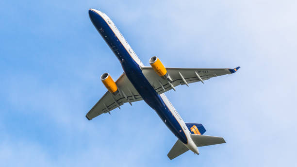 Boeing 757 Icelandair takes off from Zurich airport Zurich, Switzerland - August 15, 2019: A Boeing 757-256 from Icelandair takes off from Zurich Airport. The aircraft with registration TF-ISR has been in service since April 2016 for the Icelandic airline. Previously, it was since April 1999 for countless airlines in the service. boeing 757 stock pictures, royalty-free photos & images