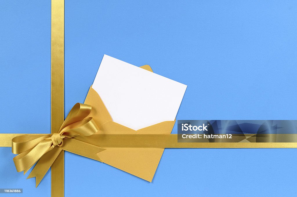 Bleu et or cadeau avec carte de vœux vide - Photo de Anniversaire libre de droits