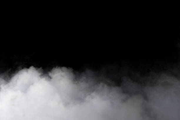 nebbia realistica di nuvole di fumo di ghiaccio secco - dry ice foto e immagini stock