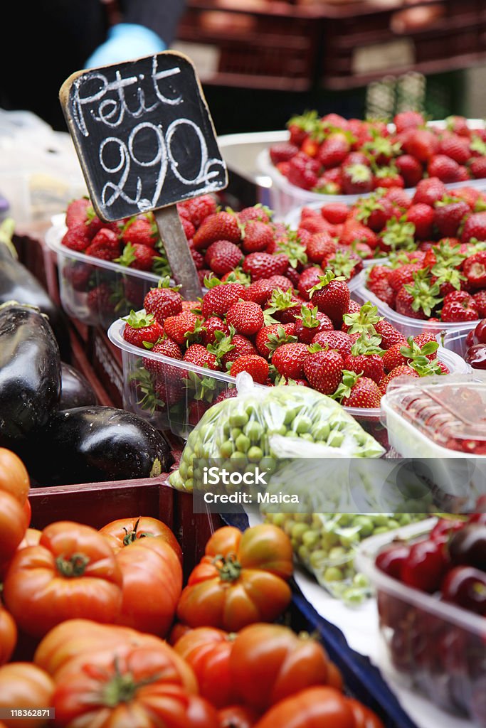 Owoce i vegetabables na bożonarodzeniowym rynku w Birmingham - Zbiór zdjęć royalty-free (Artykuły spożywcze)