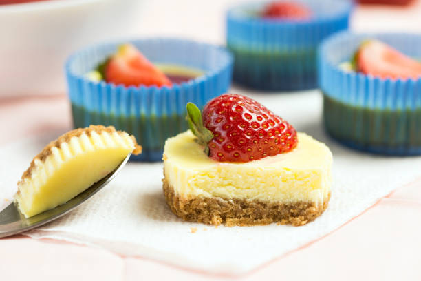 istock Mini round strawberry cheese cake 1183653774