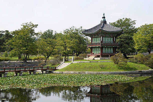 istock Gyeongbok Palace pagoda 118365477
