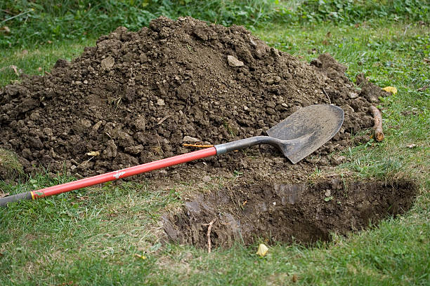 Hole Pile of dirt, shovel and a hole dirt hole stock pictures, royalty-free photos & images