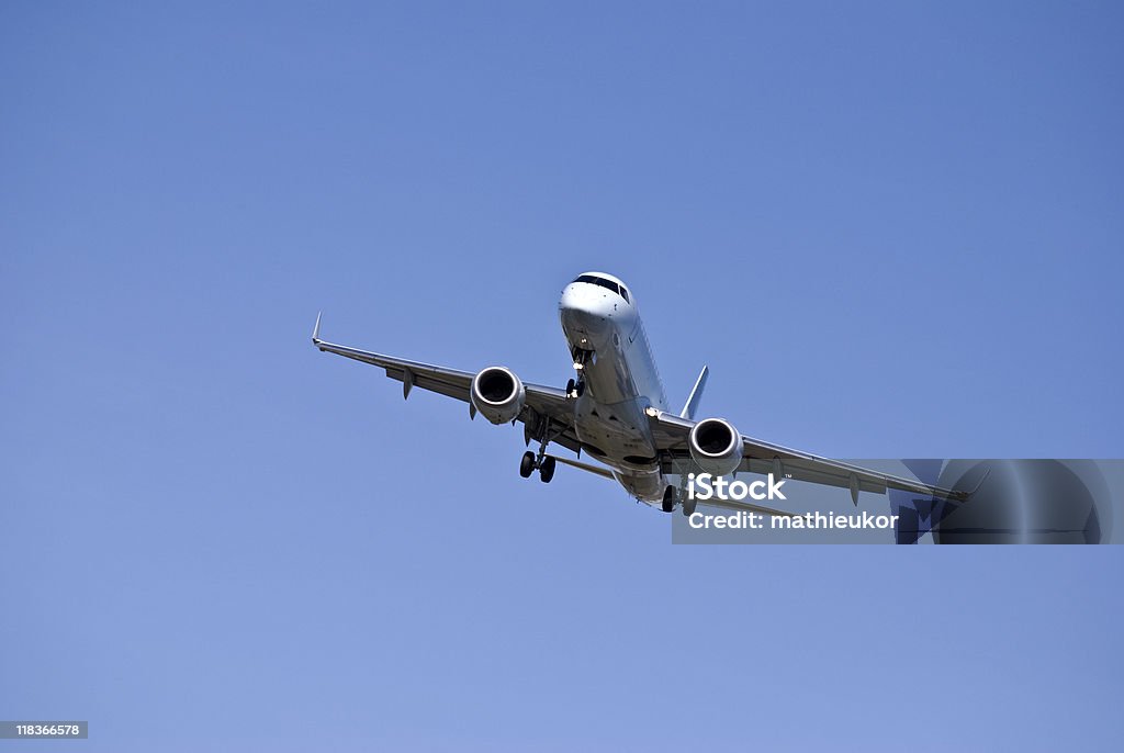Lądowanie samolotu - Zbiór zdjęć royalty-free (Bezpośrednio poniżej)