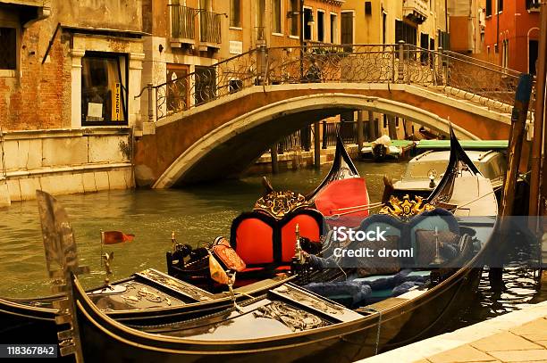 Gondole A Venezia - Fotografie stock e altre immagini di Composizione orizzontale - Composizione orizzontale, Cultura italiana, Fotografia - Immagine