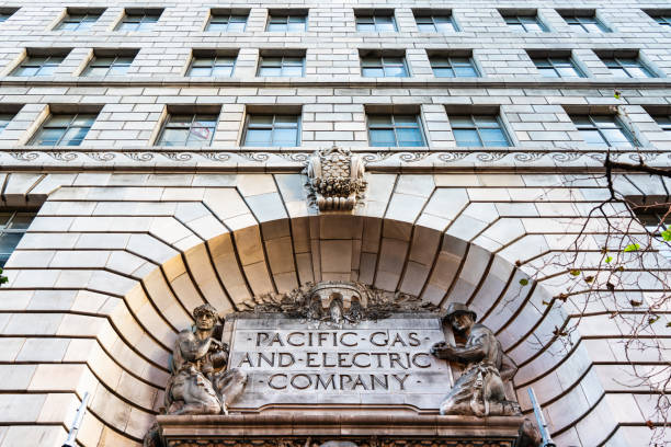 PG&E historical headquarters in downtown San Francisco; Oct 26, 2019 San Francisco / CA / USA - PG&E ( Pacific Gas and Electric Company) historical headquarters in downtown San Francisco; emergency response workplace stock pictures, royalty-free photos & images