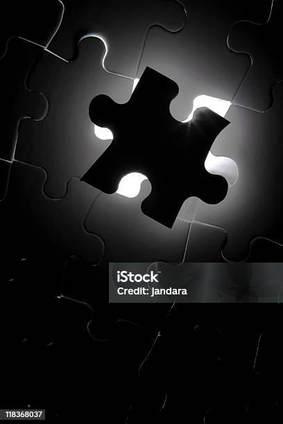Negro Puzzle Con Falta Una Pieza Foto de stock y más banco de imágenes de Acabar - Acabar, Ausencia, Color - Tipo de imagen