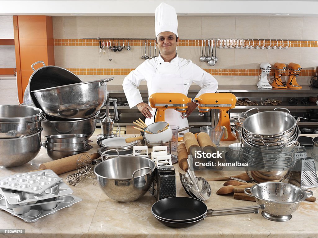 Chef con utensilios de cocina - Foto de stock de Adulto libre de derechos