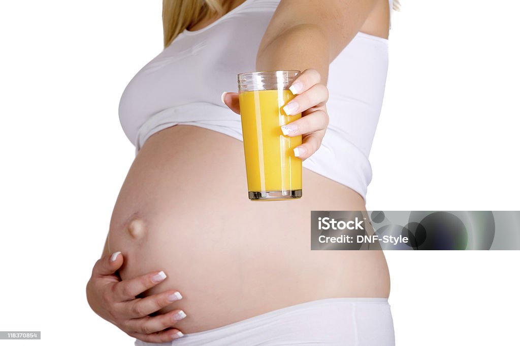 제시 유리컵 오렌지 주스 앞에서 임신 밸리 - 로열티 프리 20-24세 스톡 사진