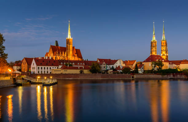 istock Cityscape of Wroclaw, beautiful night view 1183732088
