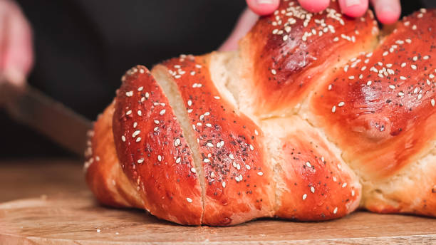 istock Slicing freshly baked shallah bread 1183742522