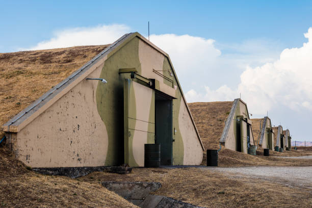 弾薬倉庫、弾薬ダンプ - military fort ストックフォトと画像