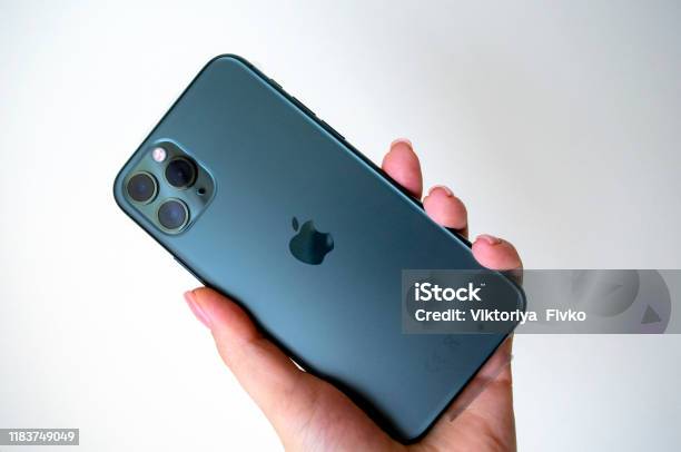 Neue Mitternacht Grün Apple Iphone 11 Pro Stockfoto und mehr Bilder von 2019 - 2019, Ausrüstung und Geräte, Berührungsbildschirm