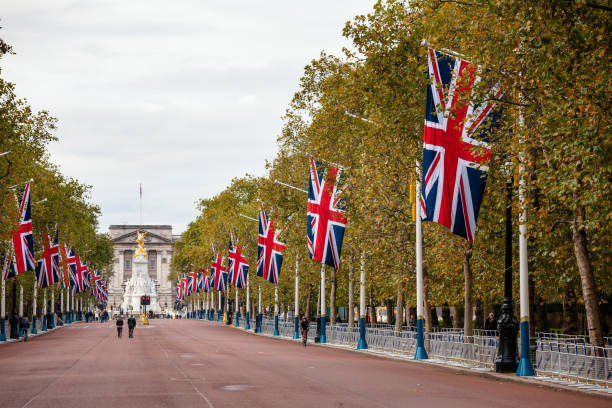 유니언 잭 플래그 런던 영국으로 장식 된 쇼핑몰 - palace buckingham palace london england famous place 뉴스 사진 이미지