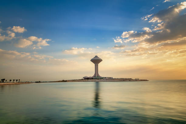 красивый вид на восход солнца в даммам аль хобар корниш саудовская аравия. - water tower стоковые фото и изображения