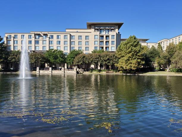 istock Shops at Legacy Lake and Fountain 1183783326