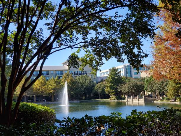 istock Shops at Legacy Lake and Fountain 1183783371