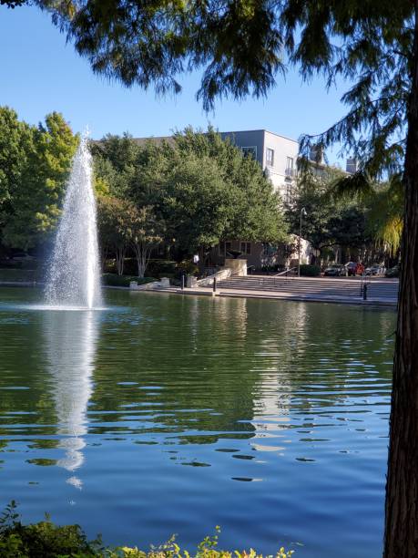 istock Shops at Legacy Lake and Fountain 1183783398