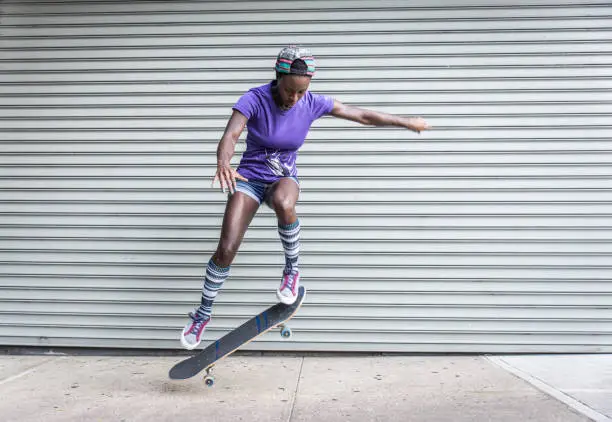 Young adult skating outdoors - Stylish skater girl training in a New York skate park, concepts about sport and ifestyle