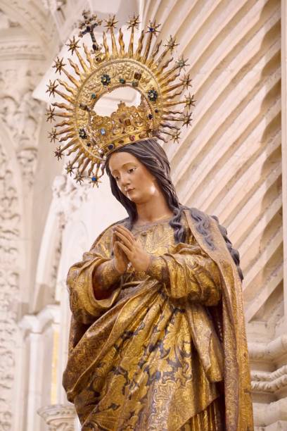 istock Statue of the Virgin Mary 1183807974