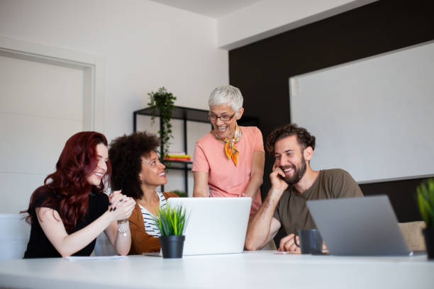istock Senior businesswoman standing ant talking about project. 1183810063