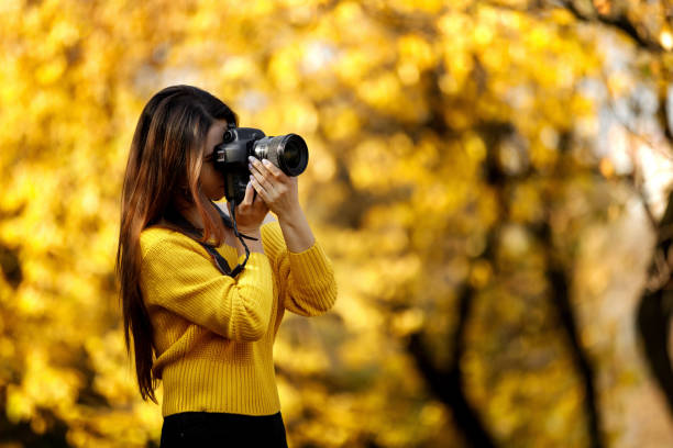 istock women photographer hold camera 1183813669