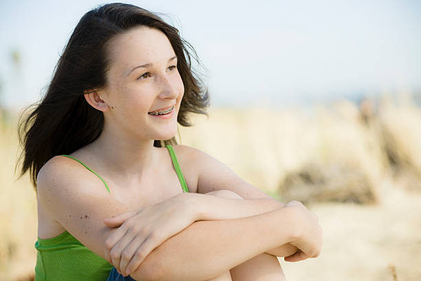 Portret nastolatka na plaży – zdjęcie