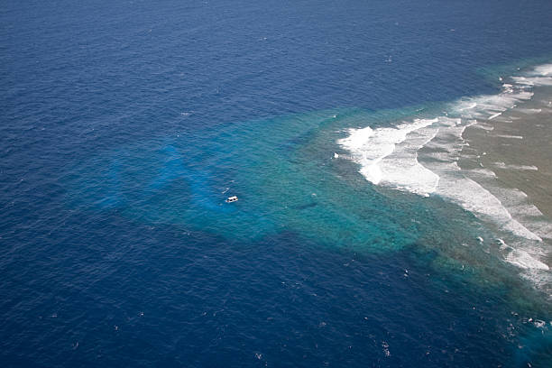 bleu angle-palaos - micronesia lagoon palau aerial view photos et images de collection