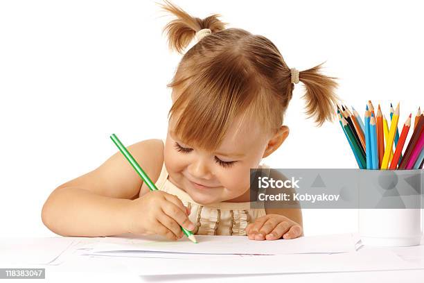 かわいい子で描くカラー鉛筆とスマイル - 1人のストックフォトや画像を多数ご用意 - 1人, 2歳から3歳, カットアウト