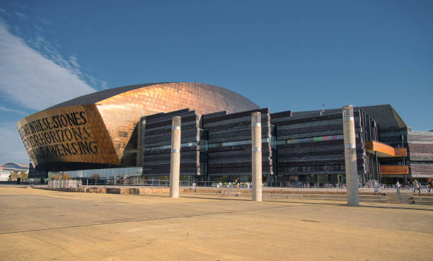 wales millennium centre / canolfan mileniwm cymru w cardiff bay, cardiff, walia, wielka brytania - cardiff wales bay uk zdjęcia i obrazy z banku zdjęć