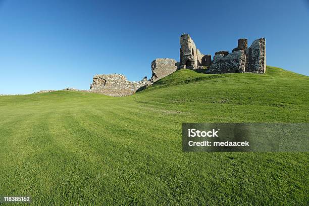 中世の砦跡緑豊かな丘に座る - 14世紀頃のストックフォトや画像を多数ご用意 - 14世紀頃, イギリス, イングランド