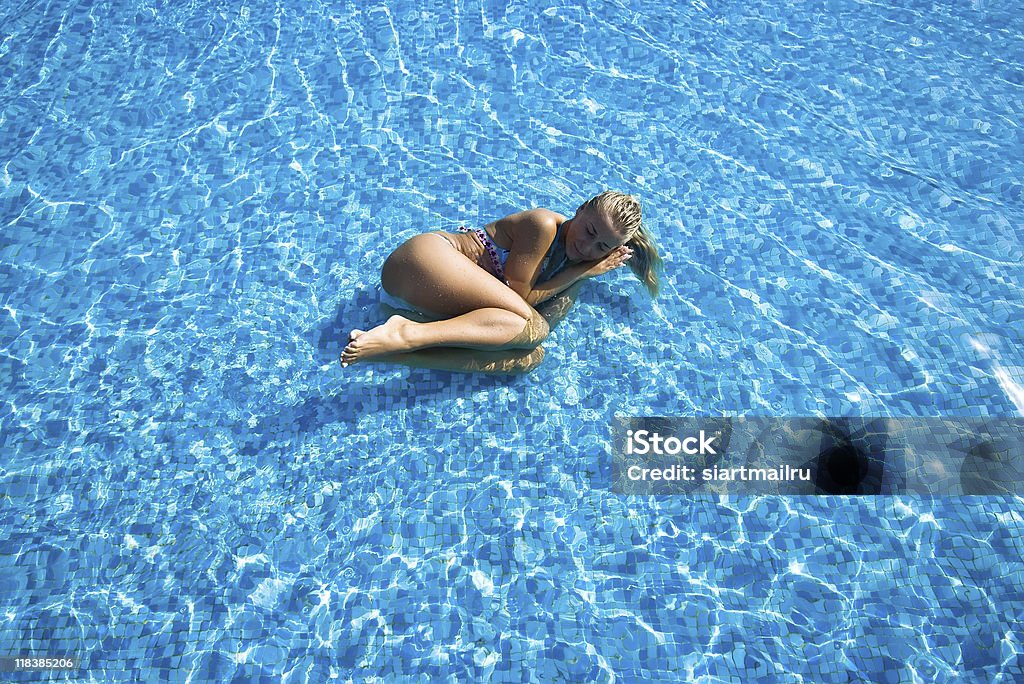 Menina na piscina - Royalty-free Adulto Foto de stock