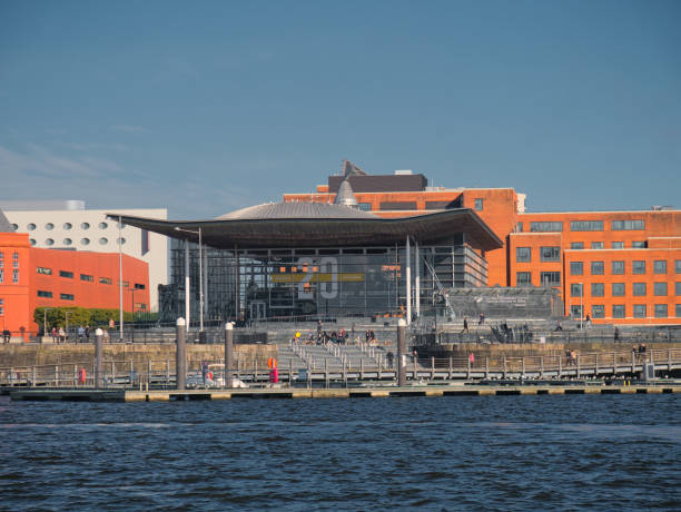 The building of the National Assembly for Wales / Cynulliad Cenedlaethol Cymru in Cardiff Bay, Cardiff, Wales, UK. The building of the National Assembly for Wales / Cynulliad Cenedlaethol Cymru in Cardiff Bay, Cardiff, Wales, UK. national assembly for wales stock pictures, royalty-free photos & images