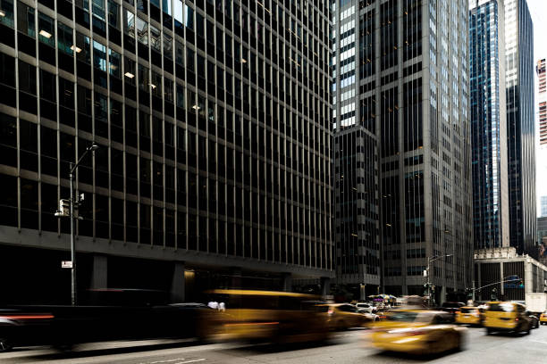 istock Fifth Avenue buildings 1183858411