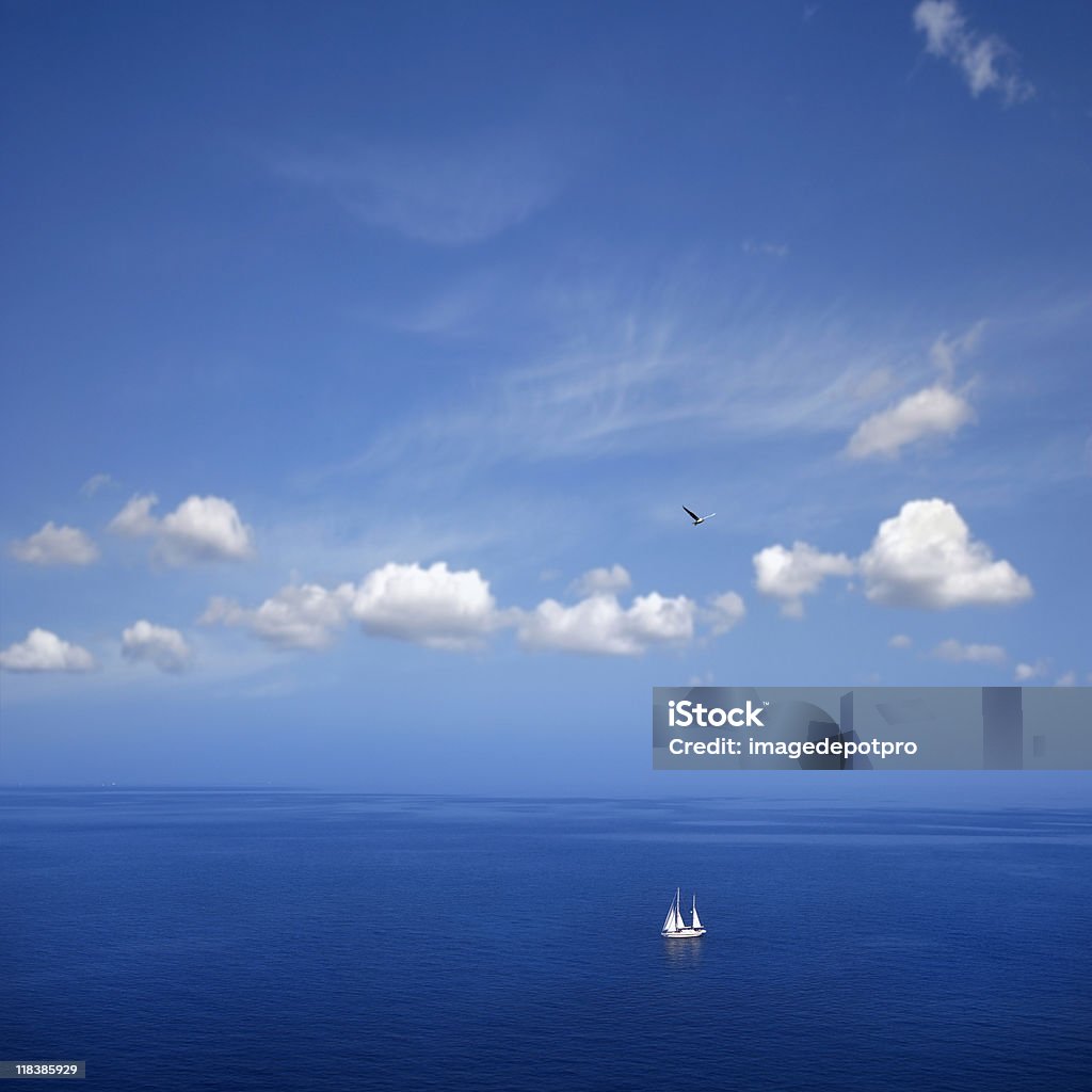 Vista aérea do Barco à Vela no Mar - Royalty-free Estilo de Vida Foto de stock