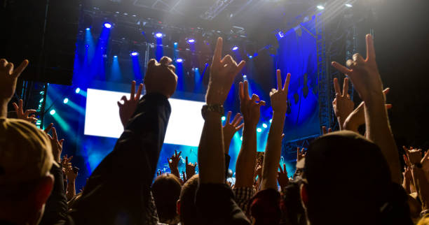 concert arena with fans clapping - concert hall crowd dancing nightclub imagens e fotografias de stock